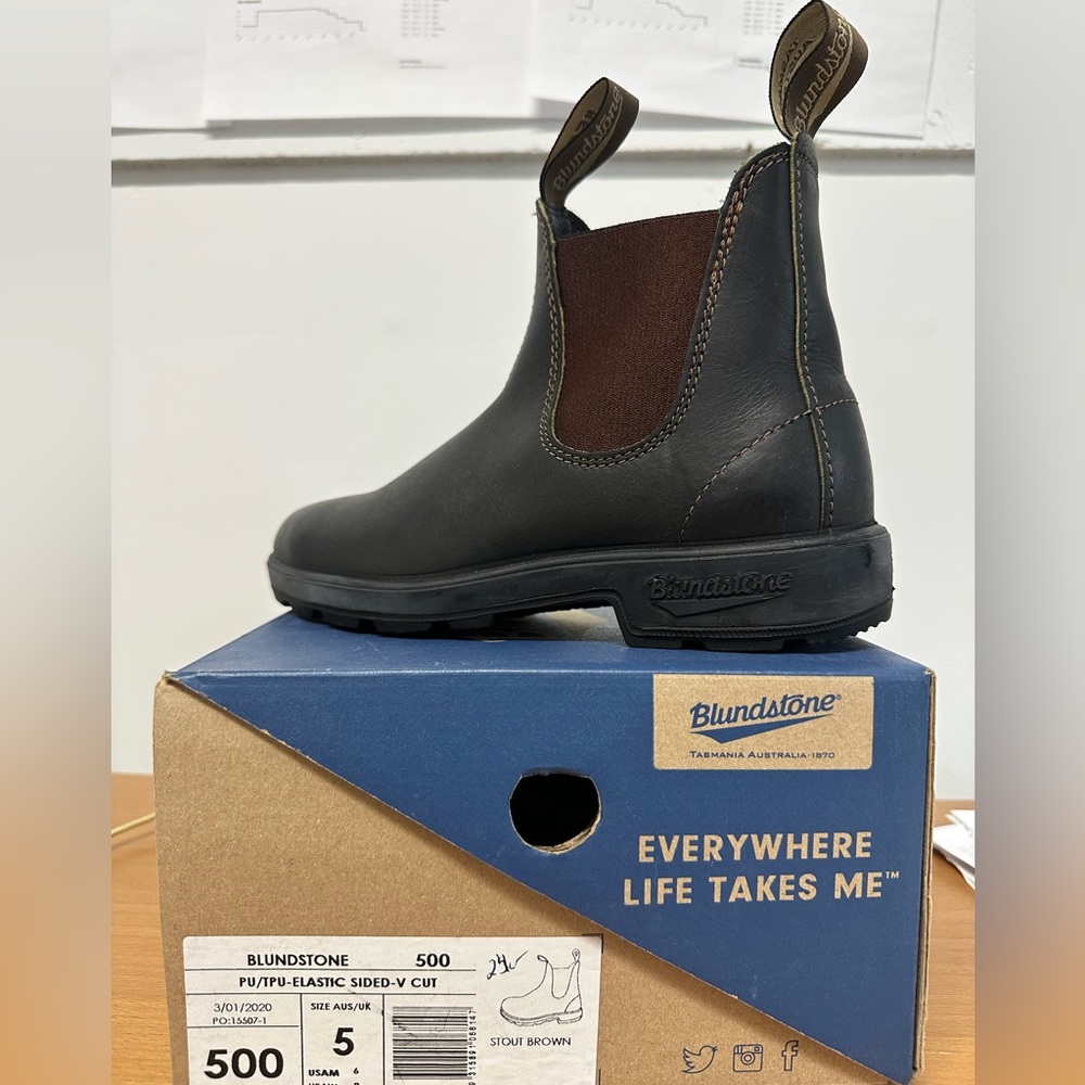 Brand New Blundstone 500 Stout Brown - Size 5